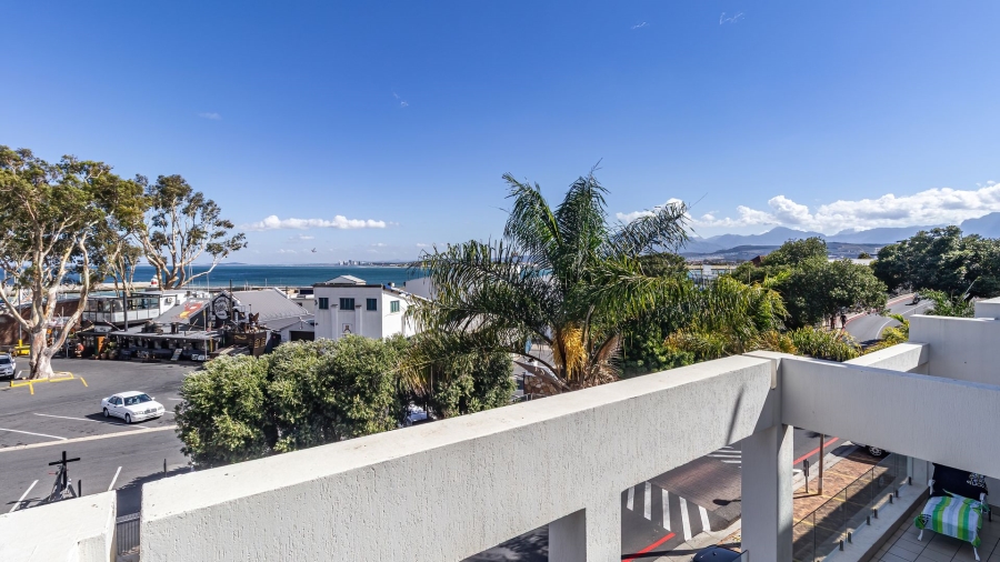 To Let 4 Bedroom Property for Rent in Gordons Bay Village Western Cape